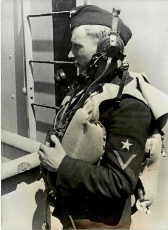 Press photo Kriegsmarine 1943 radio operator on a ship