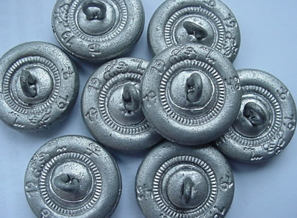 Eight buttons 19mm 4-pocket tunics Wehrmacht Luftwaffe 1943 - Image 2