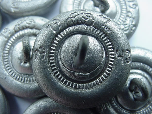 Eight buttons 19mm 4-pocket tunics Wehrmacht Luftwaffe 1943 - Image 3