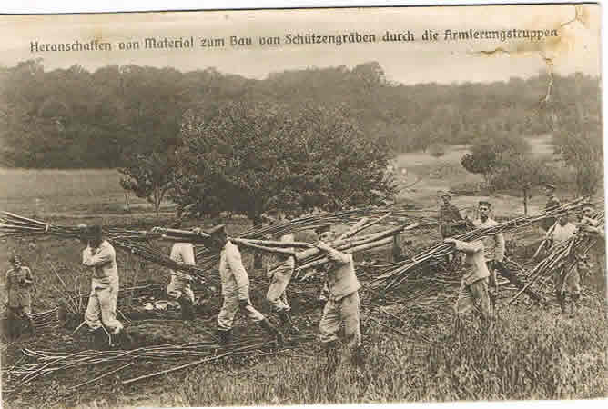 Postcard Armierungs Truppen building trenches at the front
