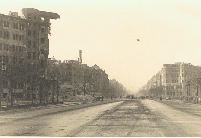 5 photos Berlin after bombardement November 1943 #2 - Image 4
