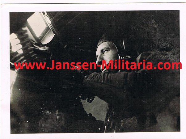Press photo board mechanic gunner Luftwaffe bomber 1944