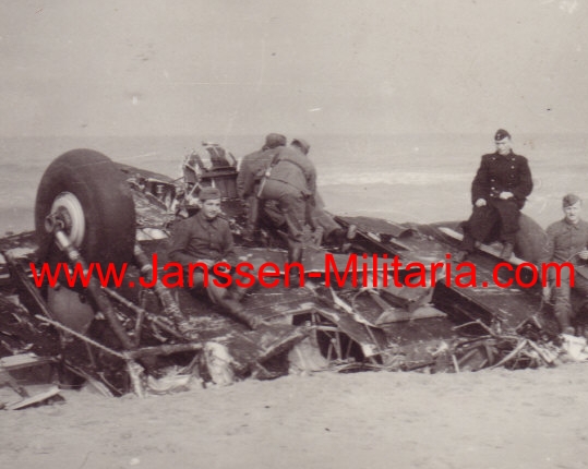 Photo crashed plane on a french beach 1940 - Image 2