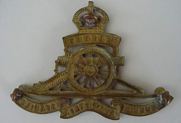 Australian cap badge Royal Artillery - Image 2