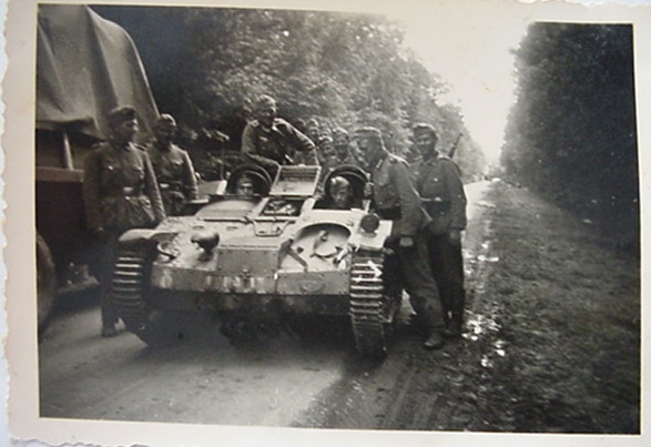 Lot 4 photos Beutepanzer captured tanks France 1940 - Image 4