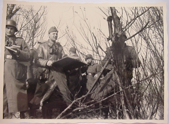 Photo leutnant Wehrmacht at command post 1941
