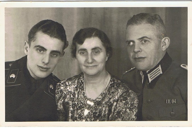 NSFK pass and Panzer soldier photo group Hamburg 1938-1942 - Image 4