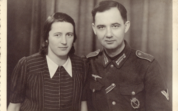 Studio photo soldier Wehrmacht 2 awards with wife