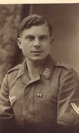Studio portrait photo corporal Luftwaffe 1942