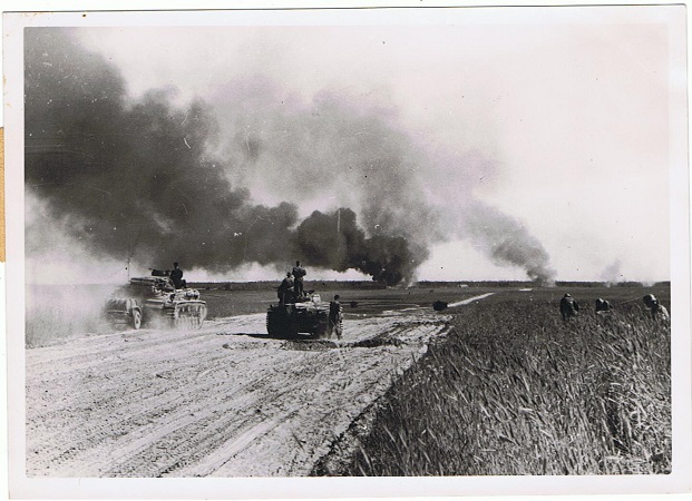 Hoffmann press photo 1941 destroyed russian tank