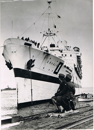 Press photo hopspital ship Oranje Australia Melbourne 1945