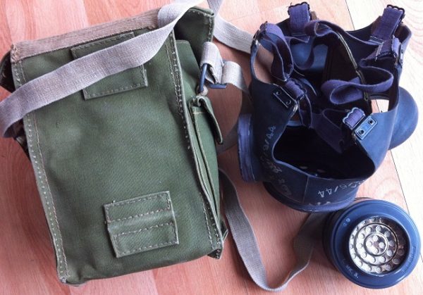 Lightweight MKII gasmask with bag 1944 - Image 2