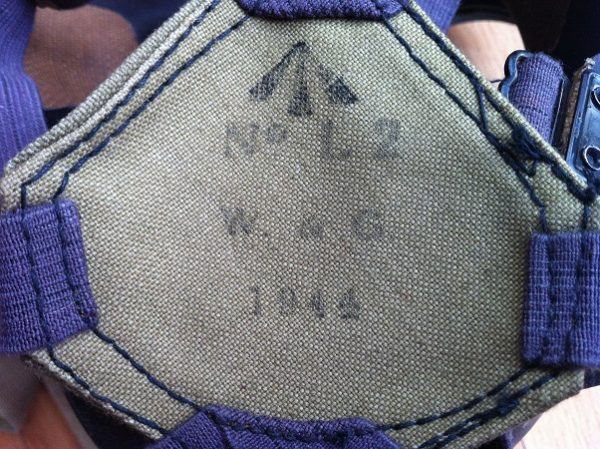 Lightweight MKII gasmask with bag 1944 - Image 5