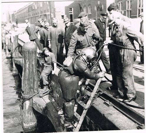 Press photo Dutch navy diver Amsterdam Holland 1945