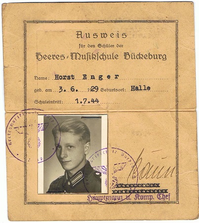 Pass and photos musician Unteroffizier Vorschule 1944 - Image 2