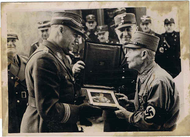 Press photo SA Stabchef Viktor Lutze with oldest SA member