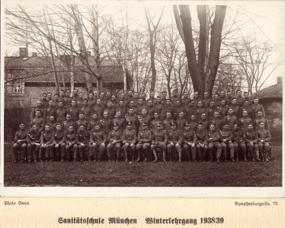 Large group photo Sanitätsschule München 1939 Wehrmacht - Image 2