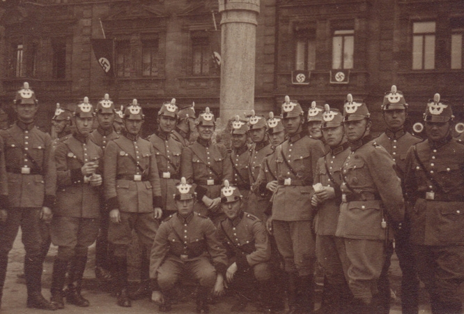 Lot 19 photos Schutzpolizei unit - Image 5