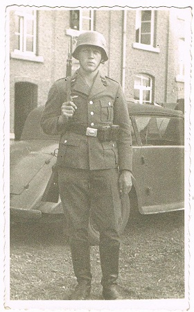 Postcard photo Luftwaffe soldier steel helmet K98 car