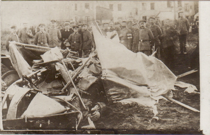 Postcard crashed plane with German soldiers