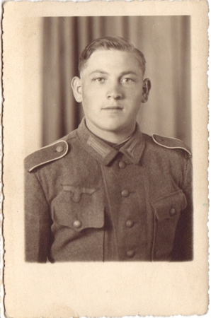 Portrait photo Gefreiter Infantry Wehrmacht M43 uniform