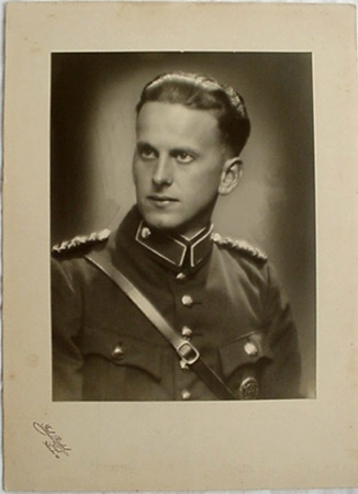 Large portrait policeman Kiel