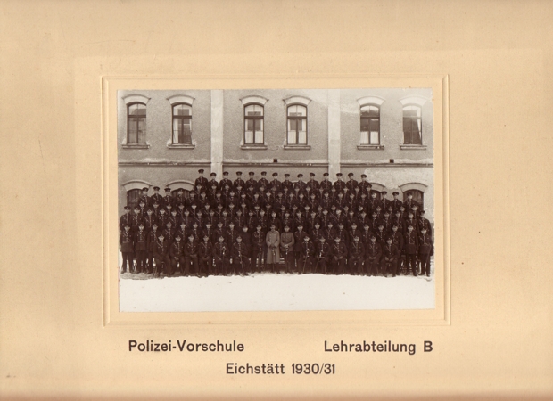 Large group photo Polizei Vorschule Eichstätt 1930-31