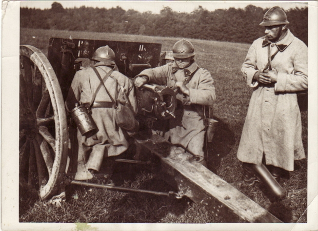 French press photo French artillery gun