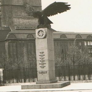 StatueeagF2