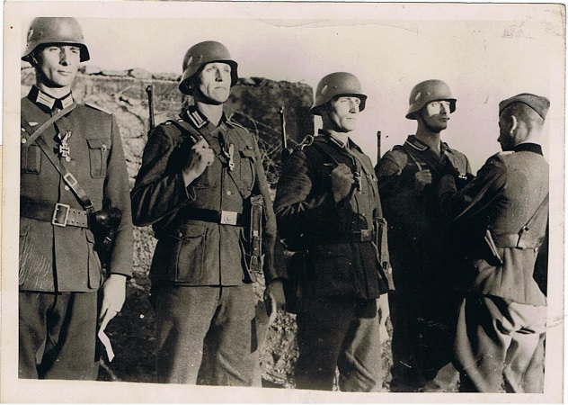 Press photo 1939 assault team gets awarded iron crosses