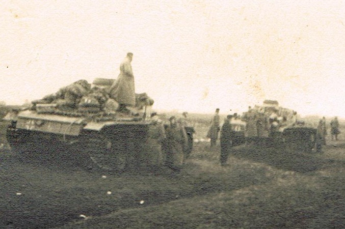 Two photos Wehrmacht with tanks in Middle Russia - Image 2