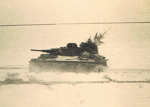 Two photos Wehrmacht with tanks in Middle Russia - Image 3