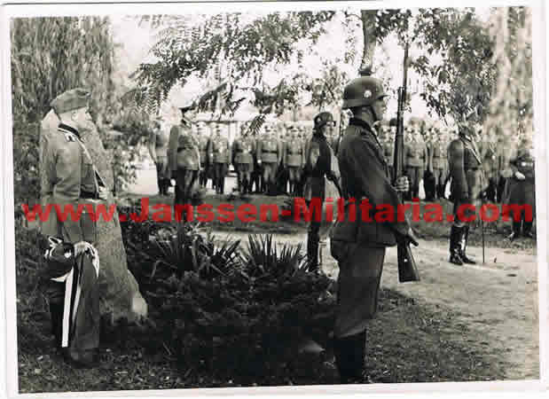 War reporter photo ceremony fallen comrades Oxhöft Poland