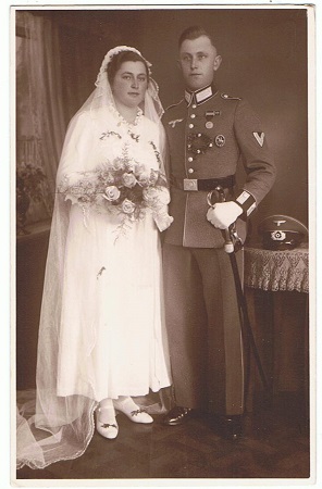 Wedding photo Allersdorf Obergefreiter Kavallerie with sword