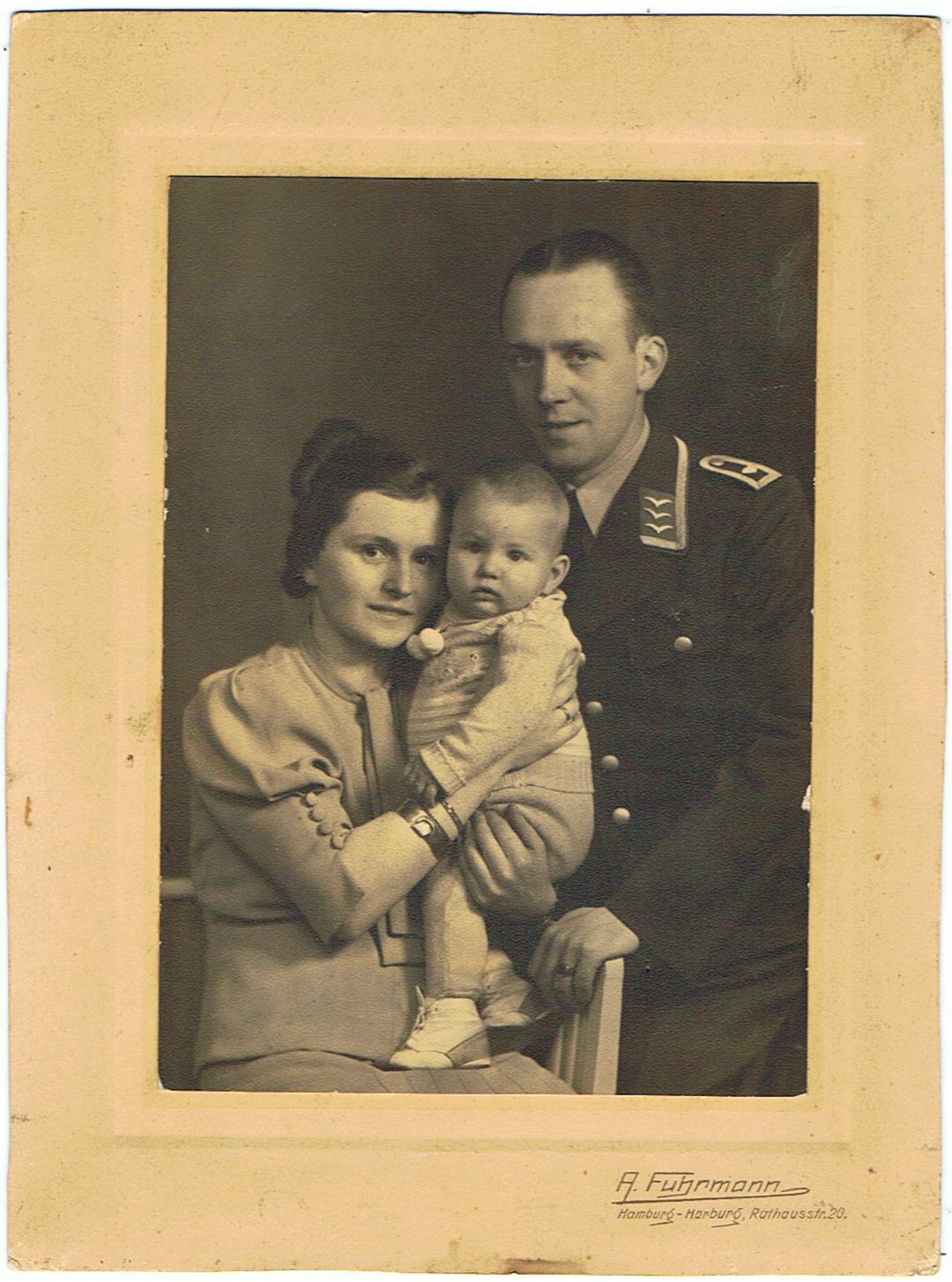 Large family photo Feldwebel Luftwaffe Hamburg-Harburg