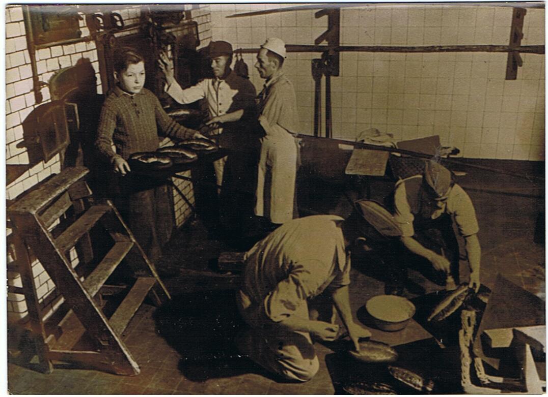 Press photo RAD unit inspecting bread