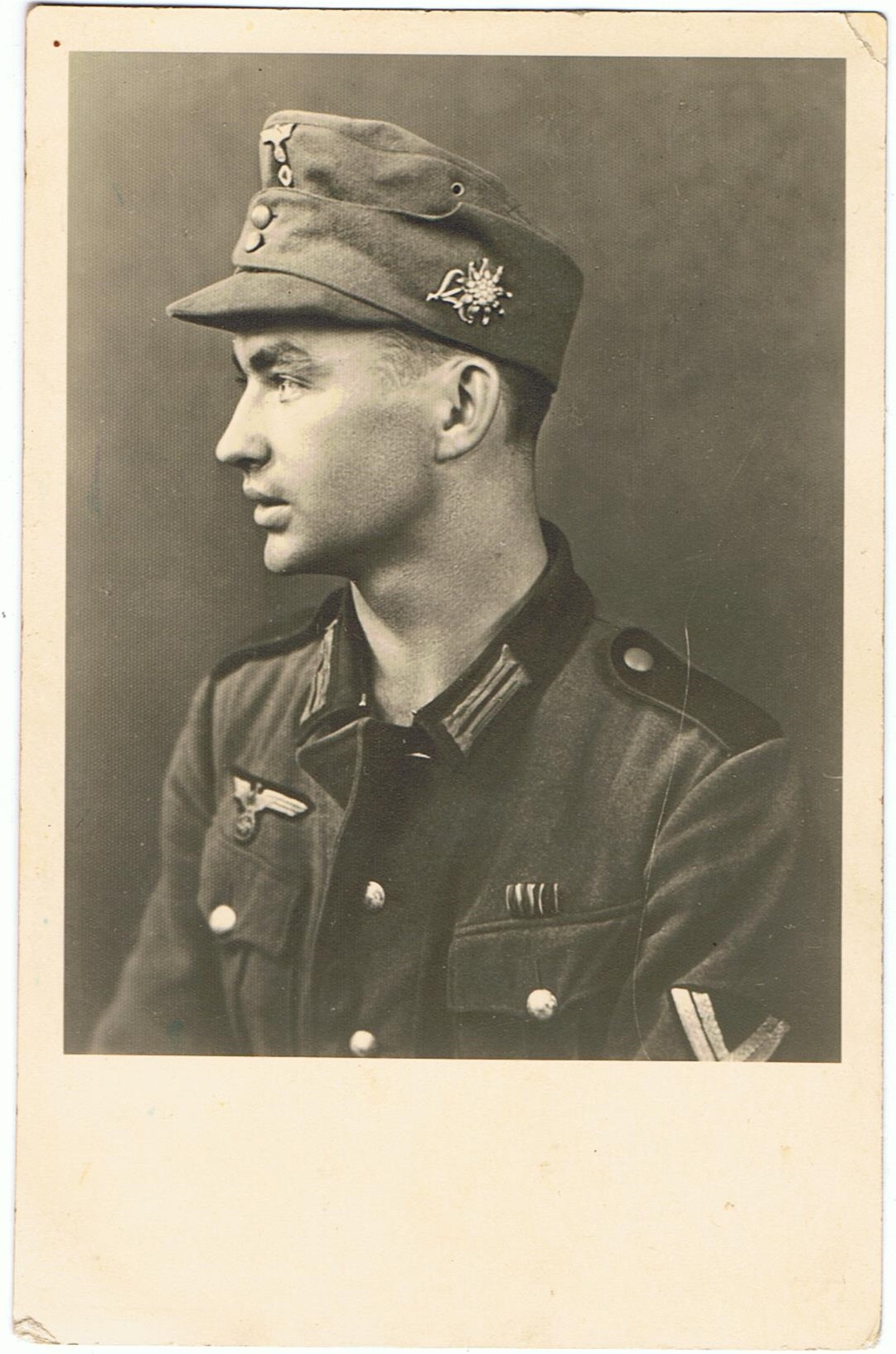 Postcard sized portrait Obergefreiter Gebirgsjäger