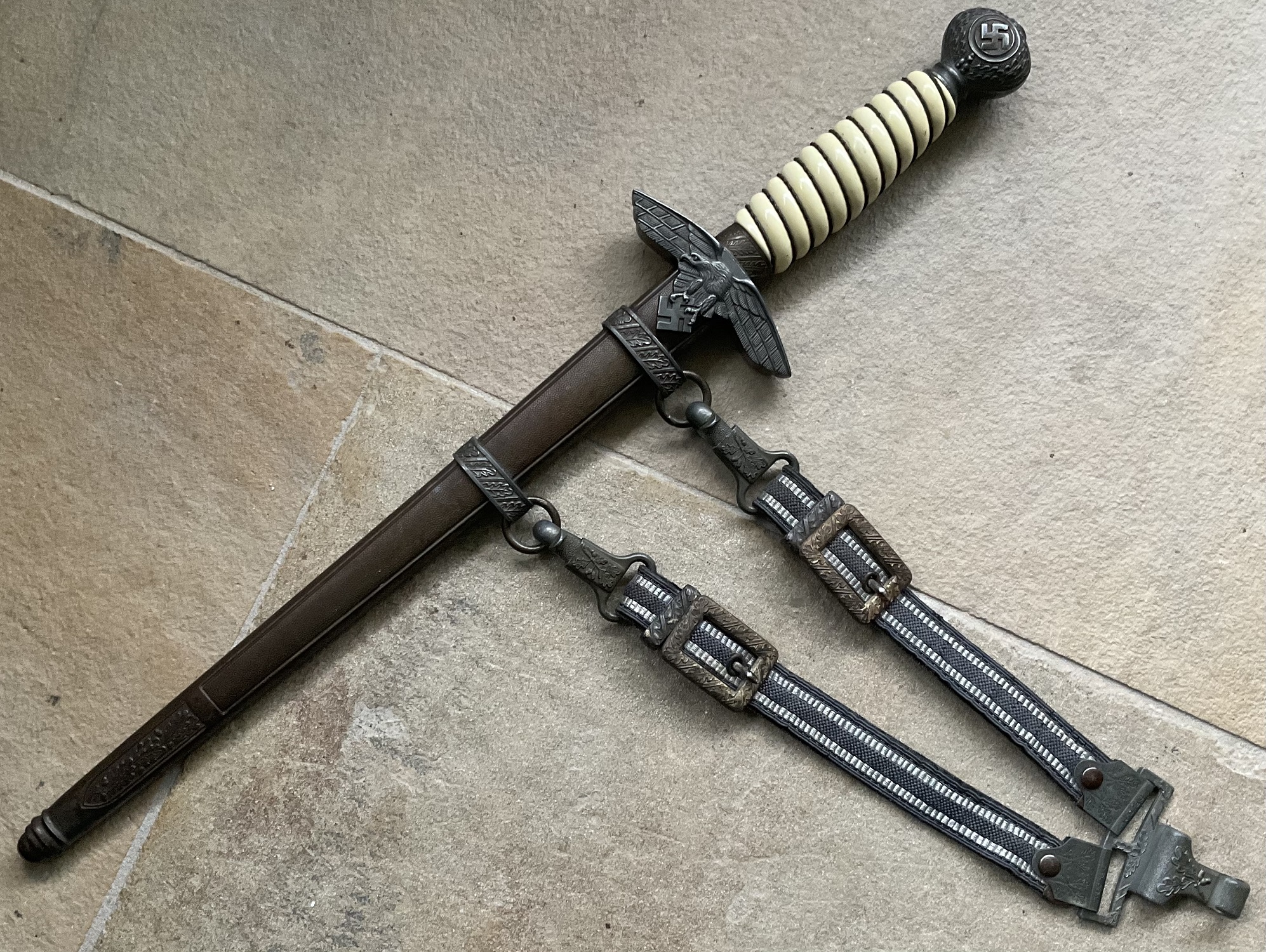 Luftwaffe Fliegerdolch M37 officer's daggar with Assmann hanger
