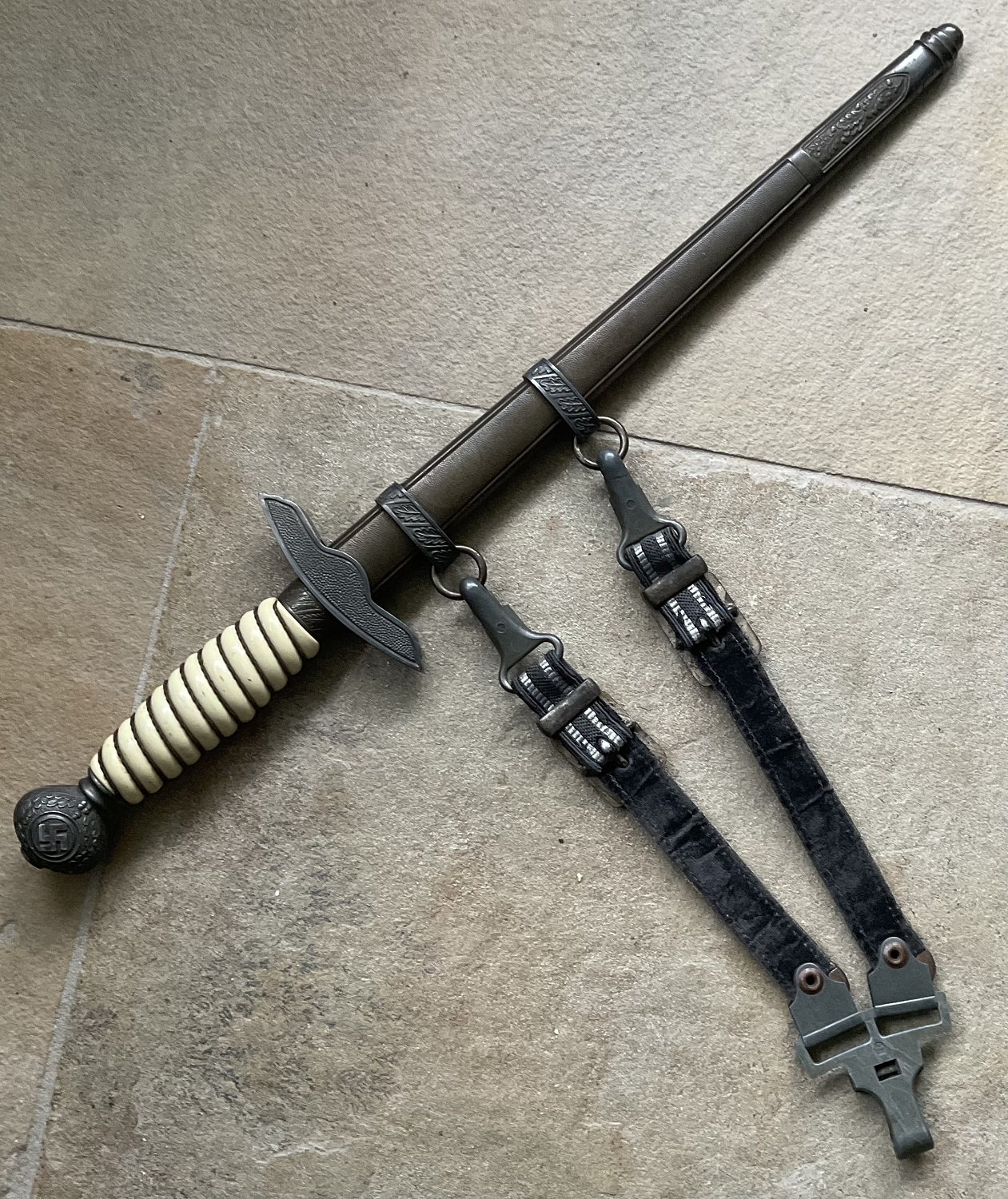 Luftwaffe Fliegerdolch M37 officer's daggar with Assmann hanger - Image 3