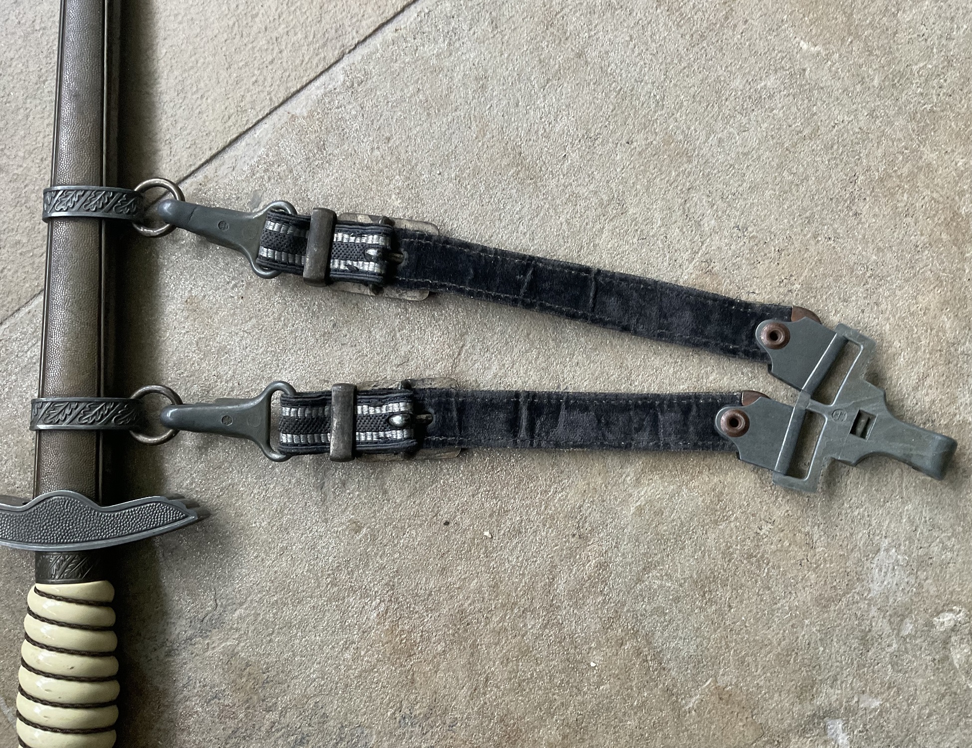 Luftwaffe Fliegerdolch M37 officer's daggar with Assmann hanger - Image 4