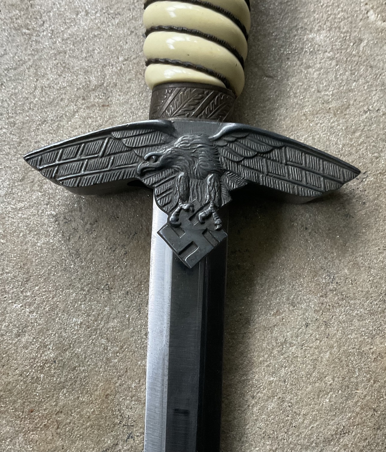 Luftwaffe Fliegerdolch M37 officer's daggar with Assmann hanger - Image 6