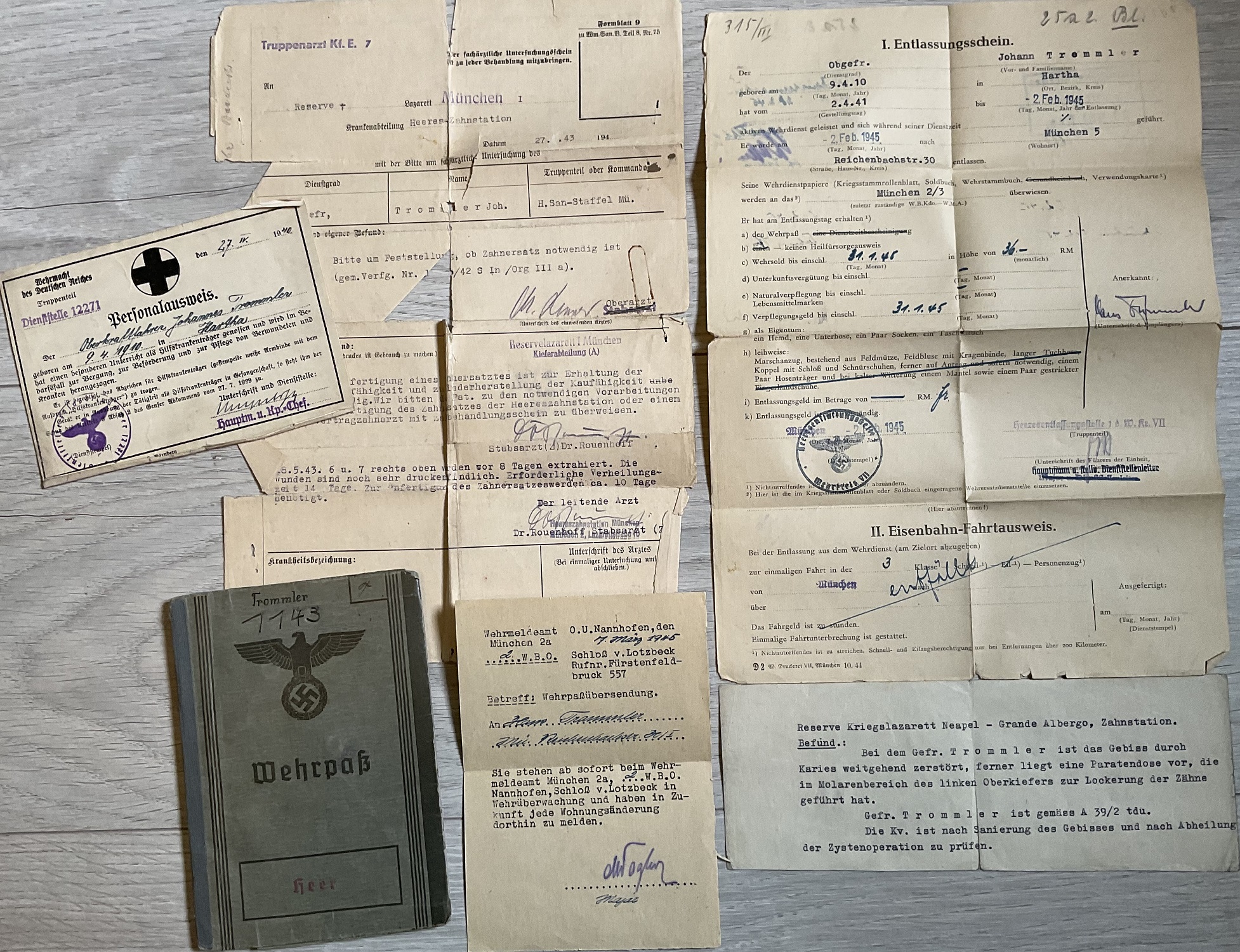 Wehrpass Obergefreiter Africa Corps field hospital Feldlazarett mot 667 Italy Napels